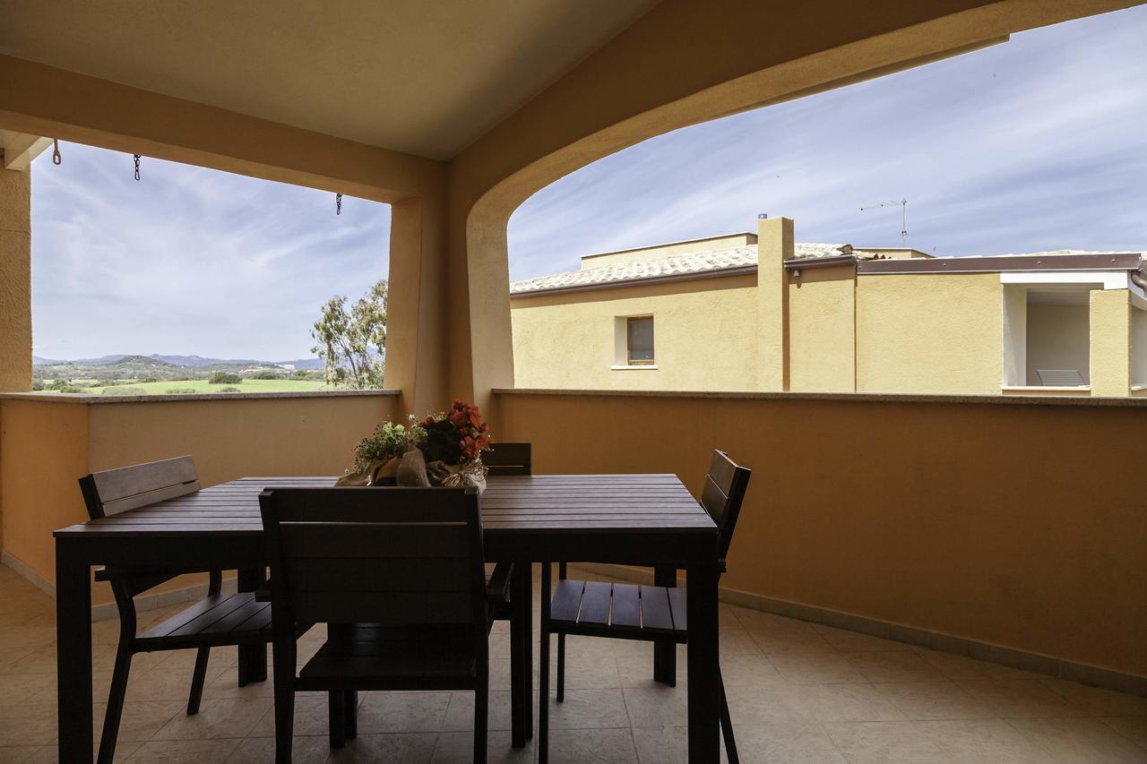 Aria Di Vacanza - Gelsi Olbia Bagian luar foto